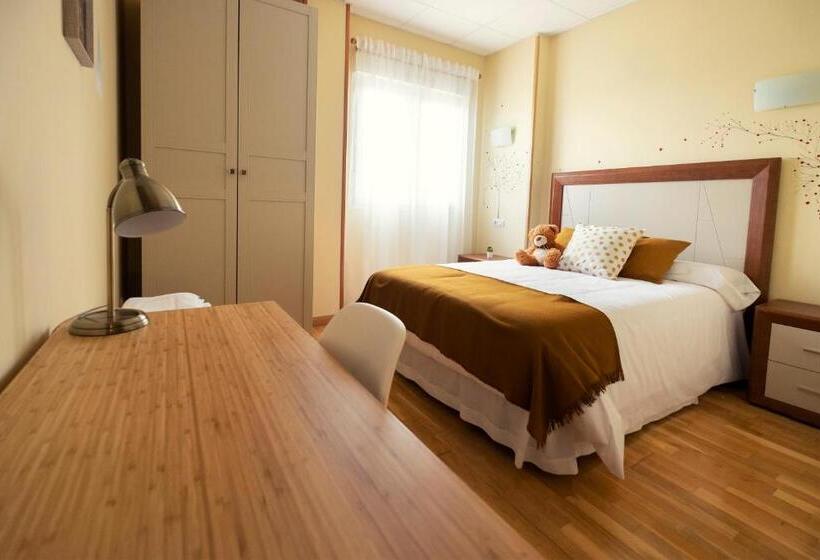 اتاق خانوادگی, Hostal La Granja