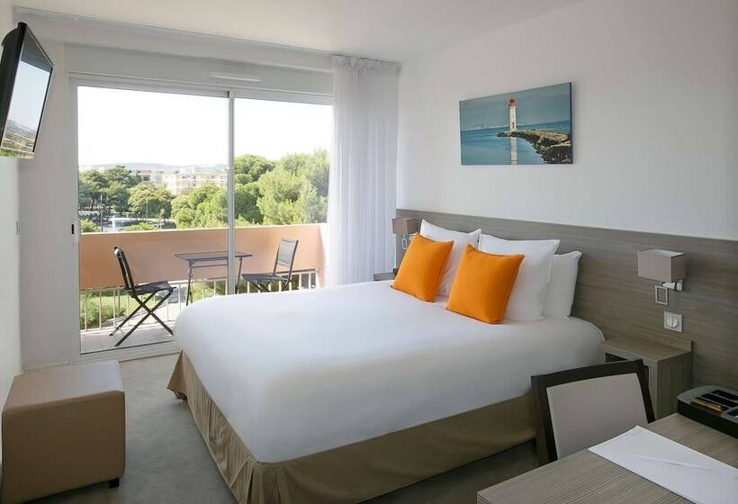 Номер Superior Вид на Парк, Best Western Hôtel Des Thermes   Balaruc Les Bains Sète