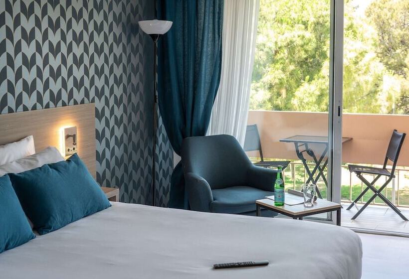 Номер Стандарт Вид на Парк, Best Western Hôtel Des Thermes   Balaruc Les Bains Sète