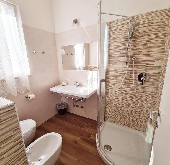 חדר לארבעה סטנדרטי עם מרפסת, Camelia