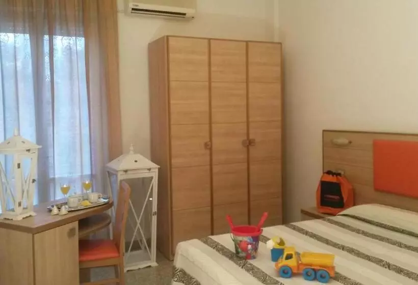Economy Quadruple Room, Camelia