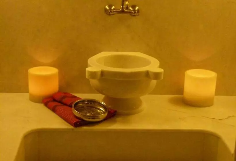 Suite Attico, Lycia