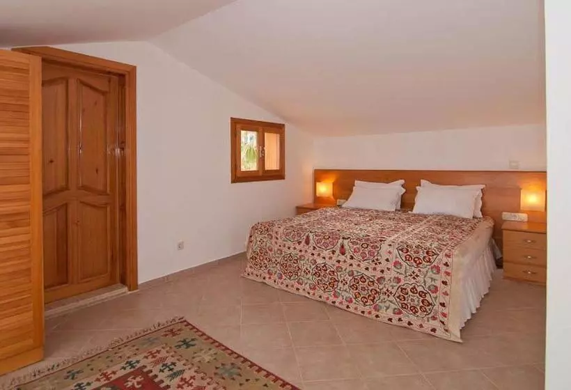 Suite Attico, Lycia