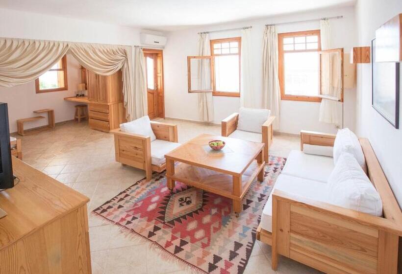 Suite Familiare, Lycia