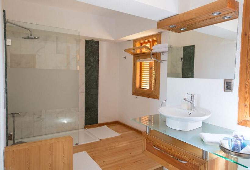 Suite Familiare, Lycia