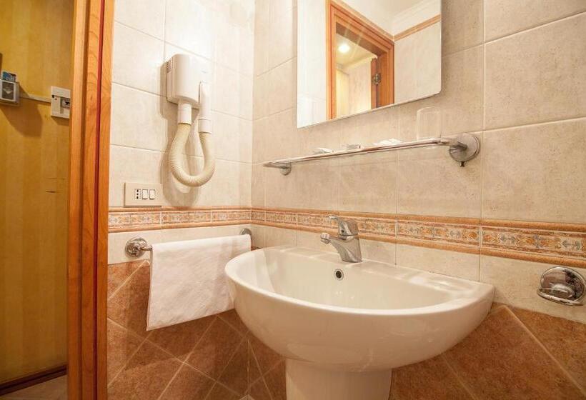 اتاق استاندارد یک نفره, Pomezia