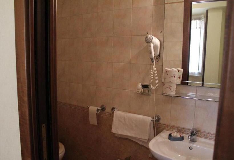 اتاق استاندارد, Pomezia