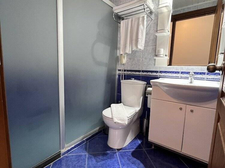 سوییت جونیور با چشمانداز دریا, Royal Hill