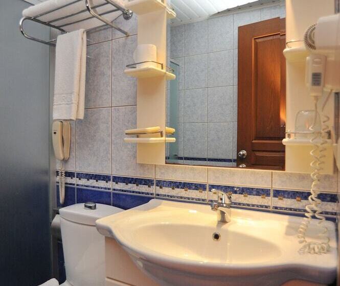 سوییت جونیور با چشمانداز دریا, Royal Hill