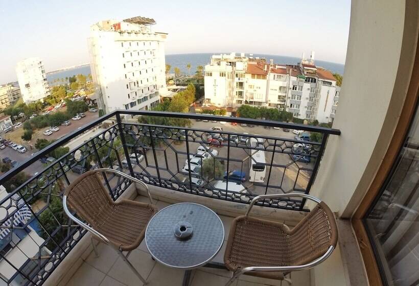 سوییت جونیور با چشمانداز دریا, Royal Hill