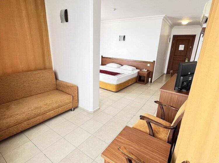 سوییت جونیور با چشمانداز دریا, Royal Hill