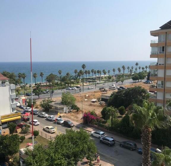 سوییت جونیور با چشمانداز دریا, Royal Hill