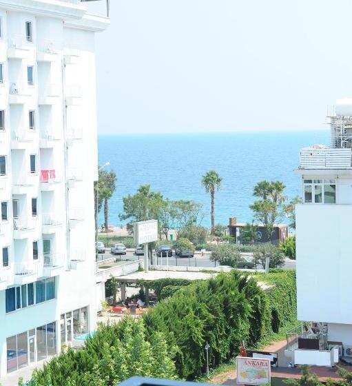 سوییت جونیور با چشمانداز دریا, Royal Hill