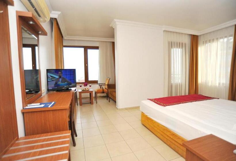 سوییت جونیور, Royal Hill