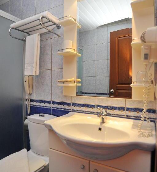 اتاق اکونومی, Royal Hill