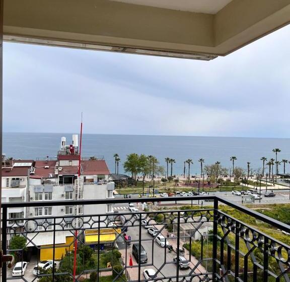 سوییت جونیور با چشمانداز دریا, Royal Hill