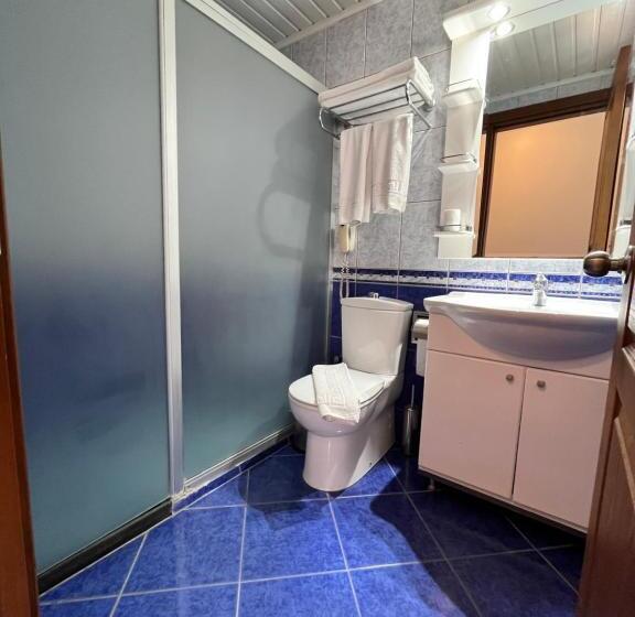 سوییت جونیور, Royal Hill