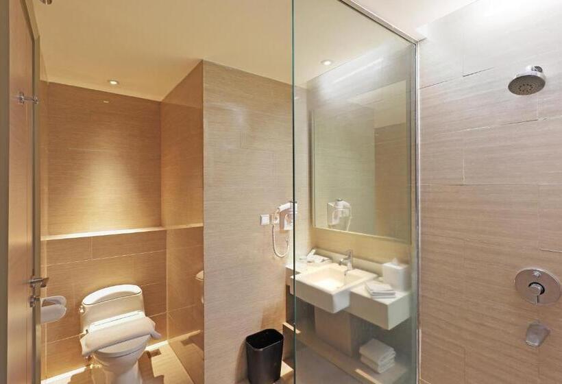 Номер Deluxe, Swiss Belhotel Cirebon