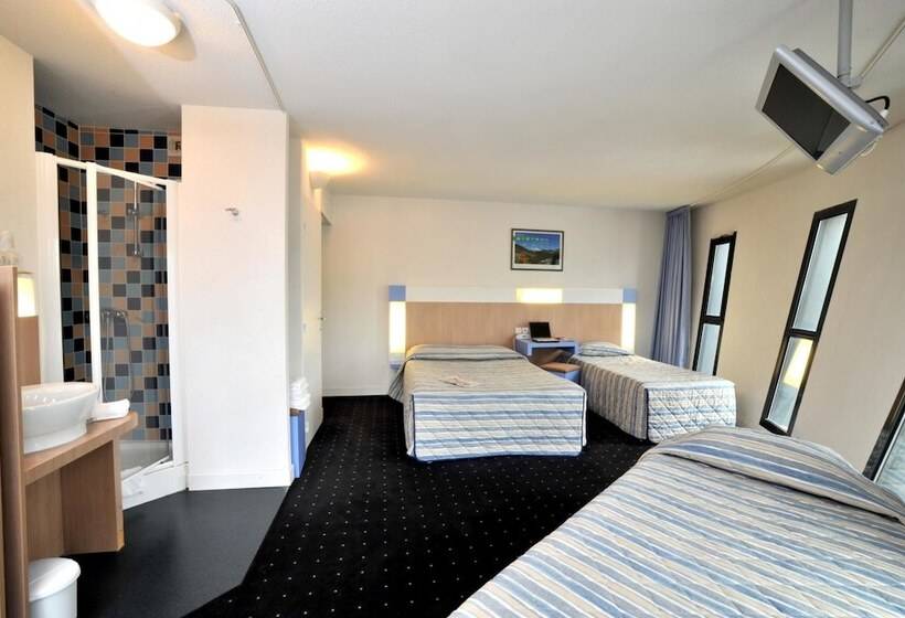 Номер Стандарт Трехместный, The Originals Access, Hôtel Millau Sud