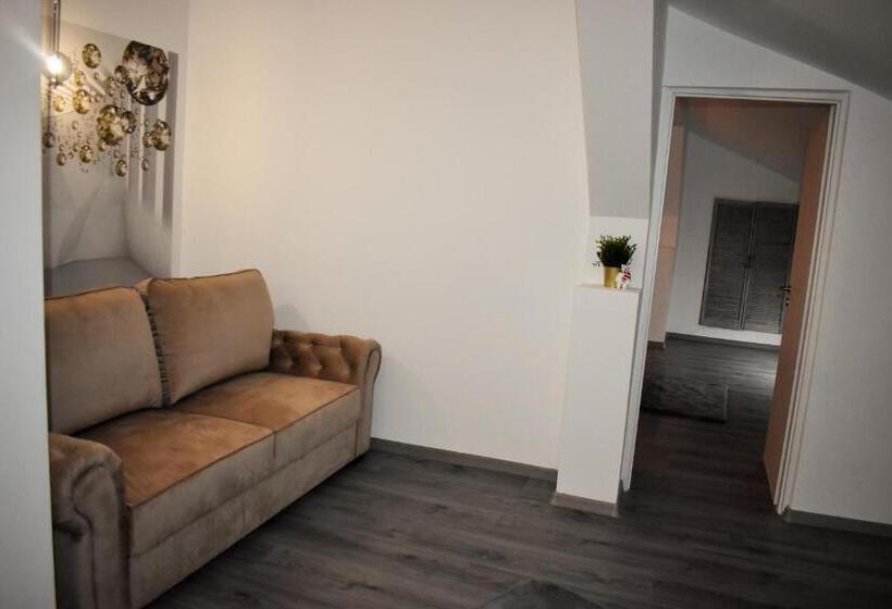 غرفة عائلية, Pensiunea Ober