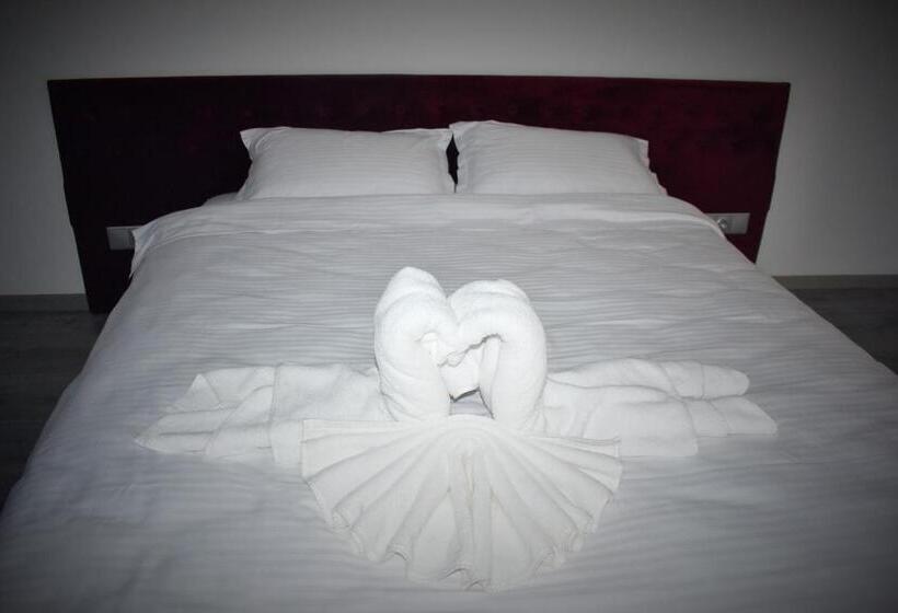 غرفة قياسية ثلاثية, Pensiunea Ober