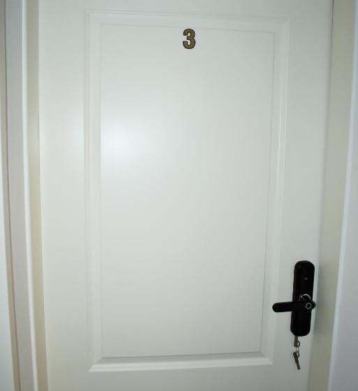 غرفة قياسية ثلاثية, Pensiunea Ober