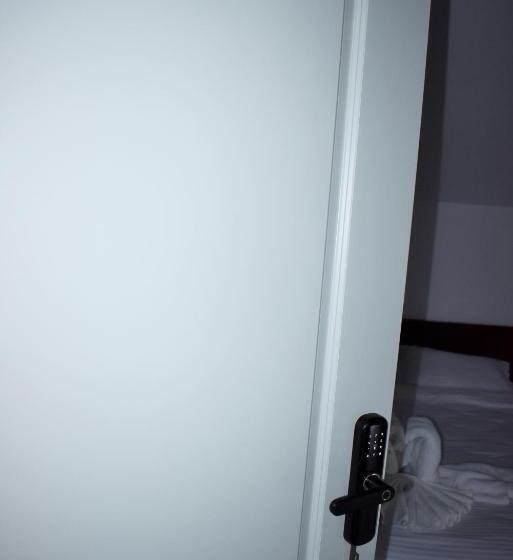 غرفة قياسية ثلاثية, Pensiunea Ober