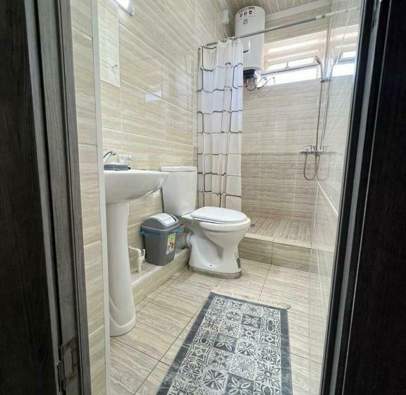 اتاق استاندارد سه نفره, Ave