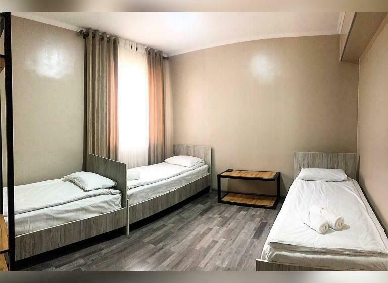 اتاق استاندارد سه نفره, Ave