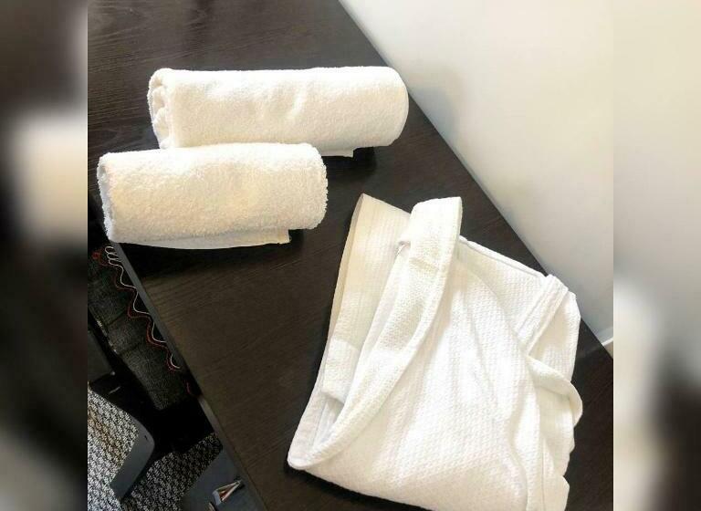 سوئیت با تخت بزرگ, Ave