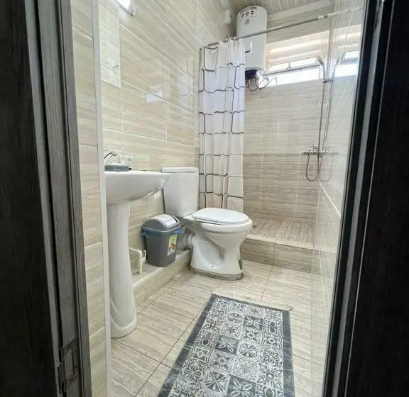 سوئیت با تخت بزرگ, Ave