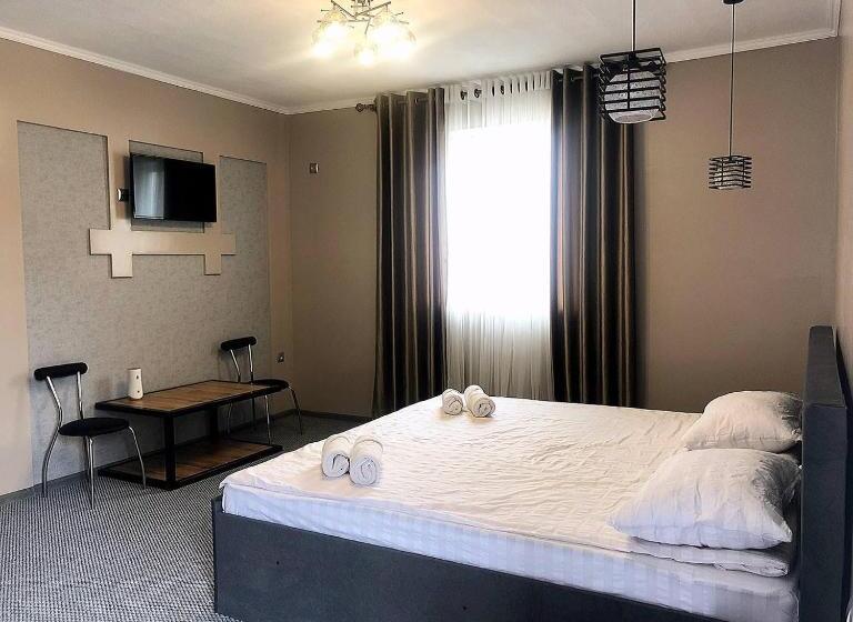 سوئیت با تخت بزرگ, Ave