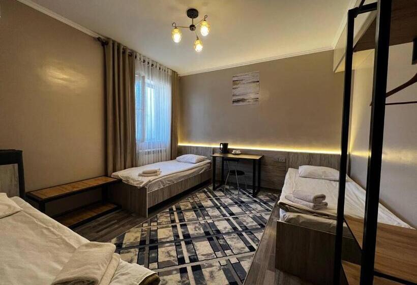 اتاق استاندارد سه نفره, Ave