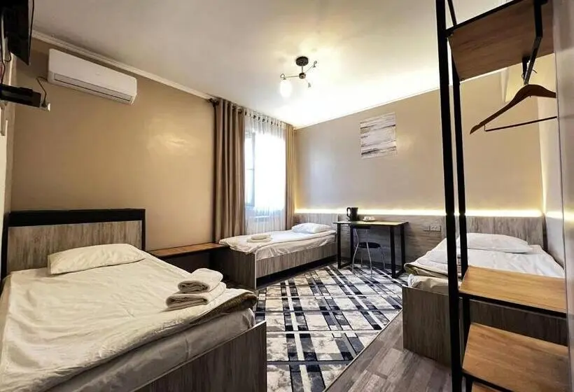 اتاق استاندارد سه نفره, Ave