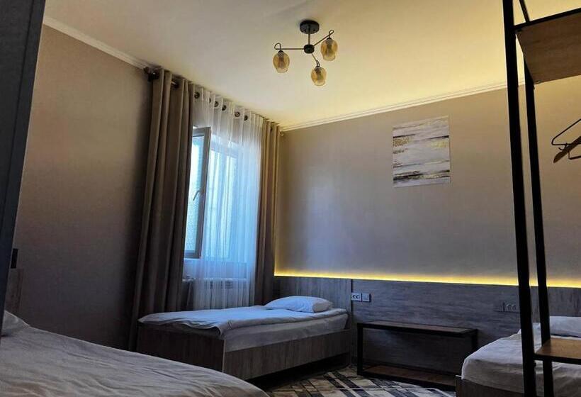 اتاق استاندارد سه نفره, Ave