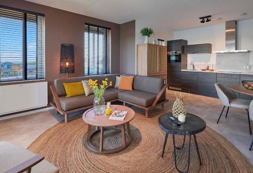 Standard studio with lake view, Parc Maasresidence Thorn Apartments