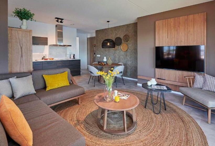 Standard studio with lake view, Parc Maasresidence Thorn Apartments