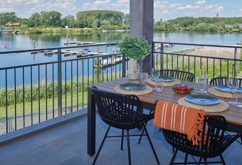 Standard studio with lake view, Parc Maasresidence Thorn Apartments