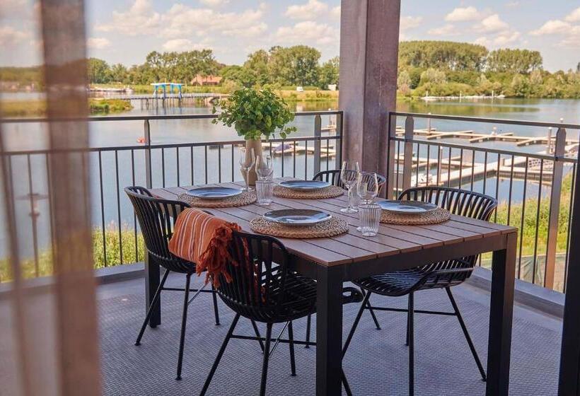 Standard studio with lake view, Parc Maasresidence Thorn Apartments