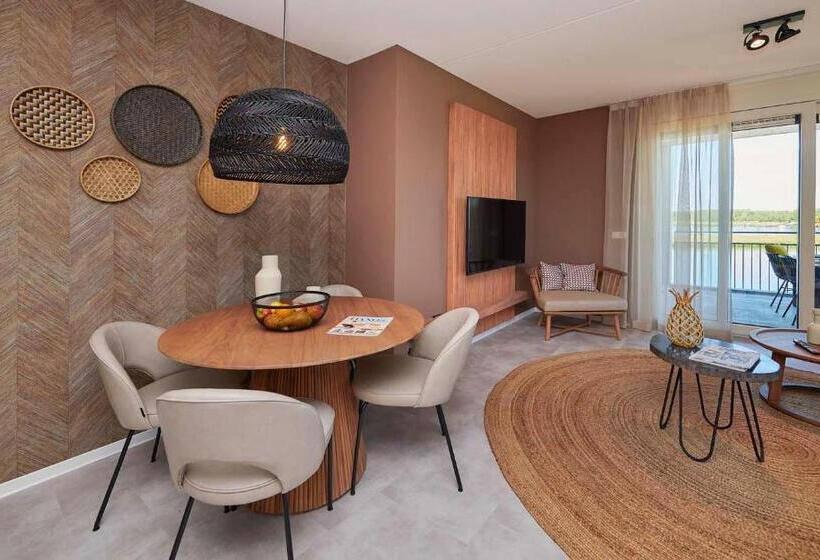 Standard studio with lake view, Parc Maasresidence Thorn Apartments