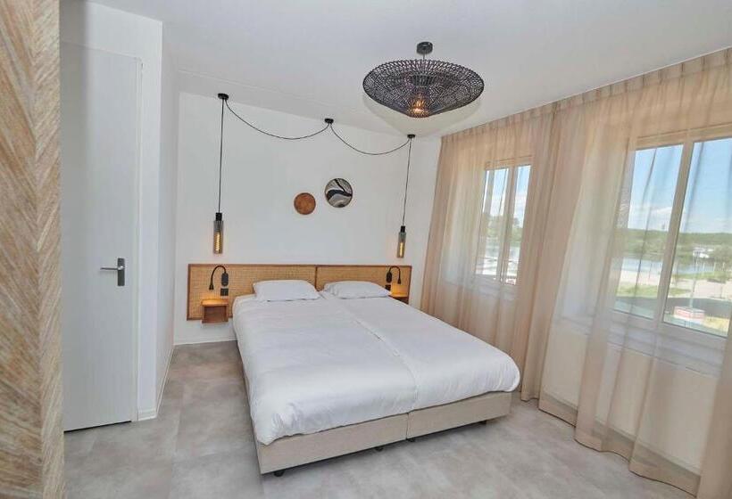 Standard studio with lake view, Parc Maasresidence Thorn Apartments