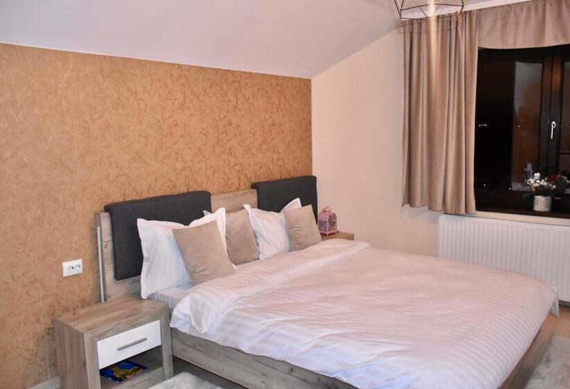 带2个卧室的公寓, Janine Garden