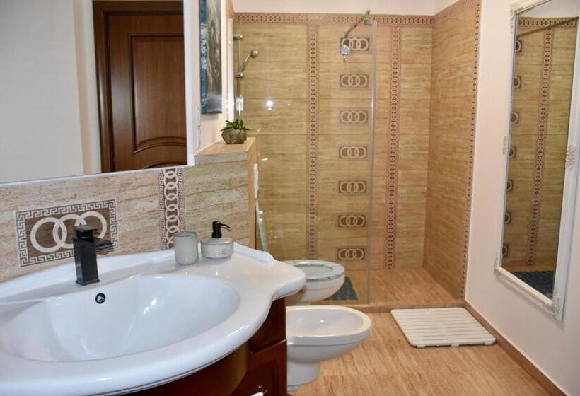 带阳台的豪华间, Janine Garden