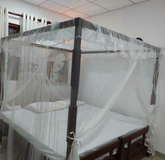 スタンダードルーム, Pasindu Place