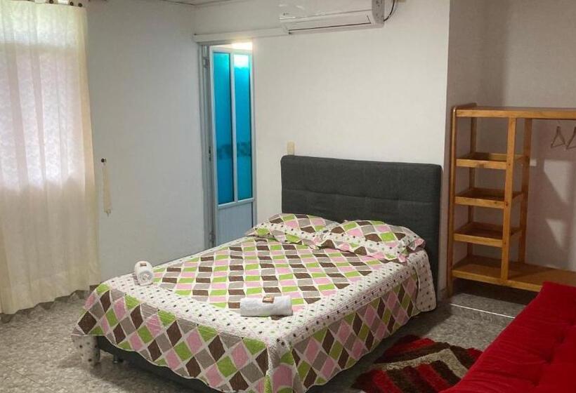 חדר משפחתי, El Broche