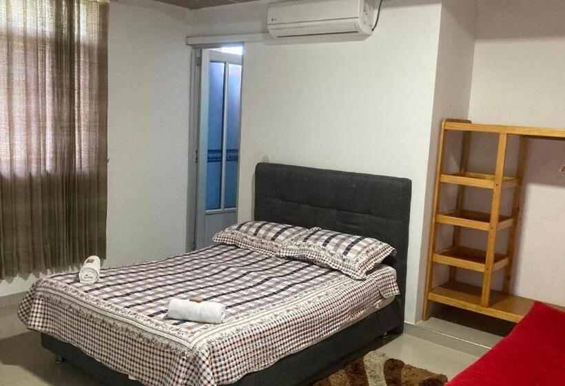 חדר משפחתי, El Broche