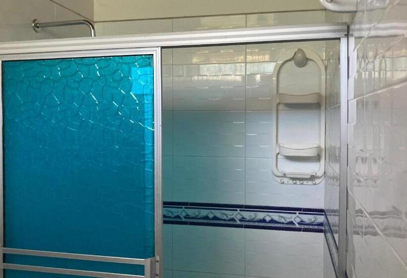 חדר סטנדרט לשלושה, El Broche