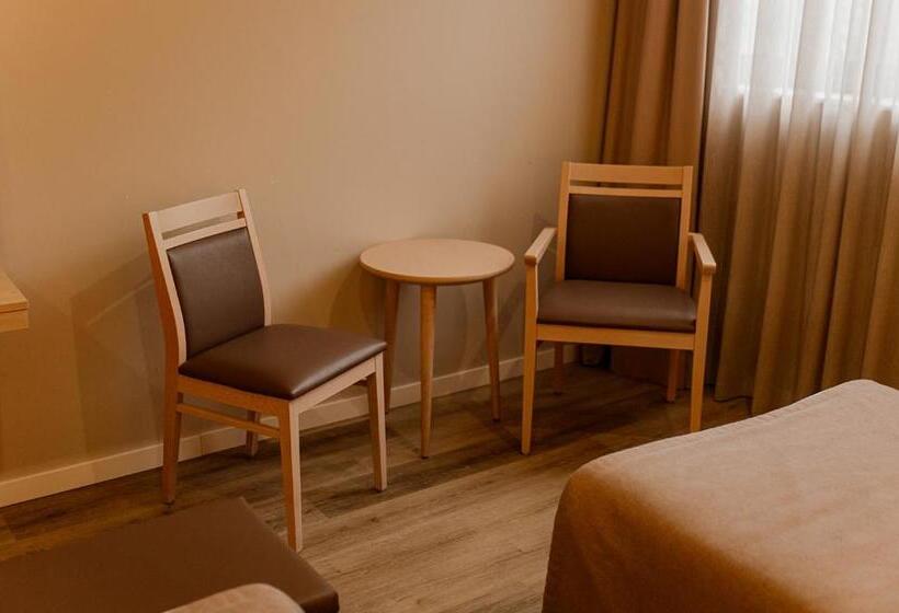 غرفة قياسية ثلاثية, Meu Hotel Porto Gandra