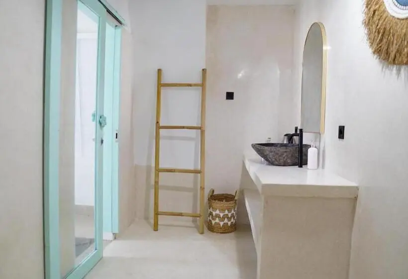اتاق لوکس با بالکن, Playa Bonita Hotel & Beach Club Gili Air