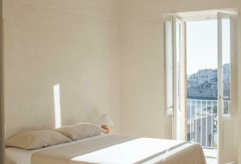 اتاق لوکس با بالکن و چشم‌انداز دریا, Casa Pinta Rooms